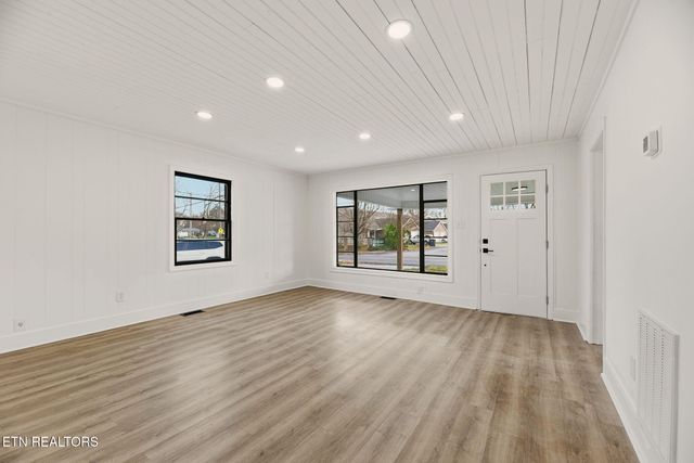 507 E Inskip Drive, Knoxville, TN 37912