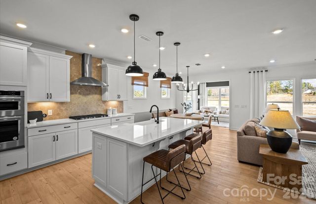1016 WT Ferguson Drive, Matthews, NC 28104