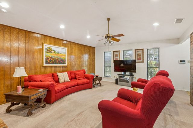 2009 Glenbrook Meadows Drive, Garland, TX 75040