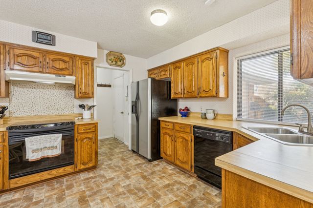 2009 Glenbrook Meadows Drive, Garland, TX 75040