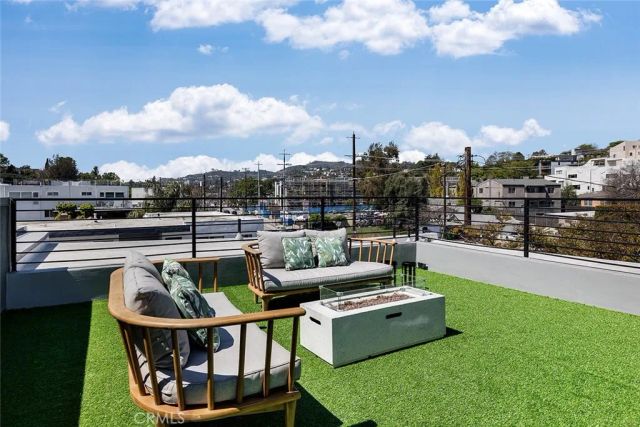 2822 Rowena Avenue B, Los Angeles, CA 90039