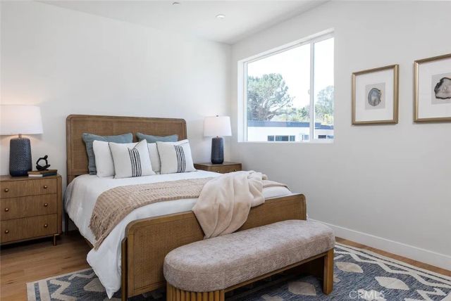 2822 Rowena Avenue B, Los Angeles, CA 90039