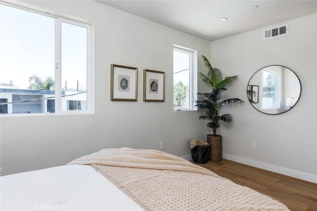 2822 Rowena Avenue B, Los Angeles, CA 90039