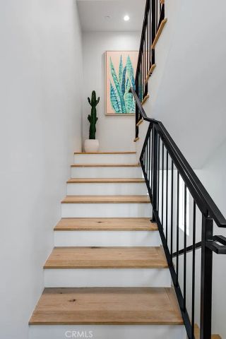 2822 Rowena Avenue B, Los Angeles, CA 90039