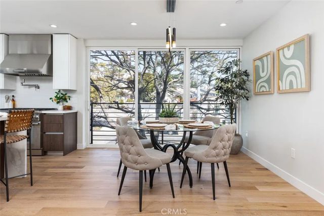 2822 Rowena Avenue B, Los Angeles, CA 90039
