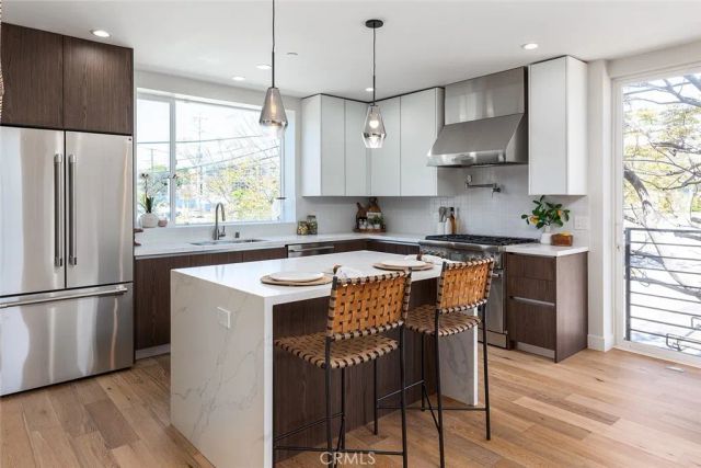 2822 Rowena Avenue B, Los Angeles, CA 90039