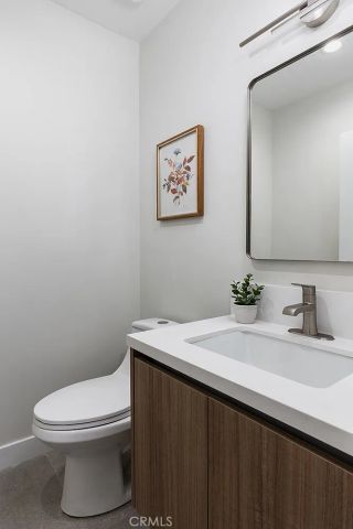 2822 Rowena Avenue B, Los Angeles, CA 90039