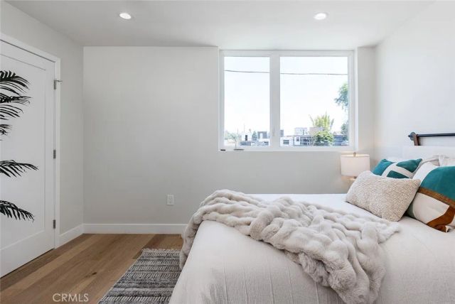 2822 Rowena Avenue B, Los Angeles, CA 90039
