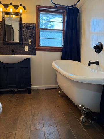 2482 65th Street, Vinton, IA 52349