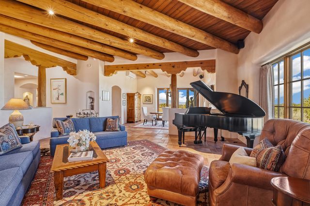 81 W Calle Ventoso, Santa Fe, NM 87506