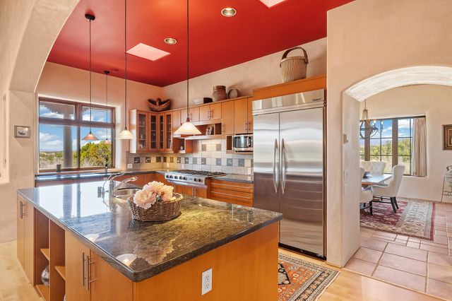 81 W Calle Ventoso, Santa Fe, NM 87506