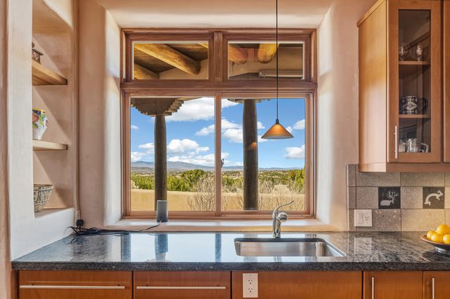 81 W Calle Ventoso, Santa Fe, NM 87506