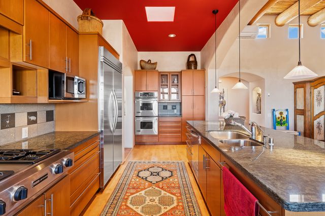 81 W Calle Ventoso, Santa Fe, NM 87506