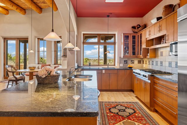 81 W Calle Ventoso, Santa Fe, NM 87506