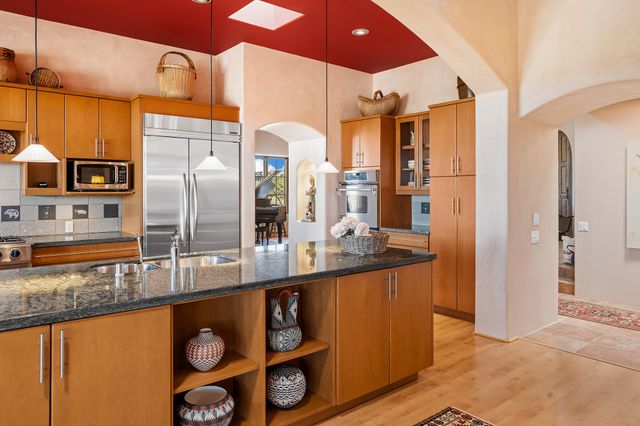 81 W Calle Ventoso, Santa Fe, NM 87506