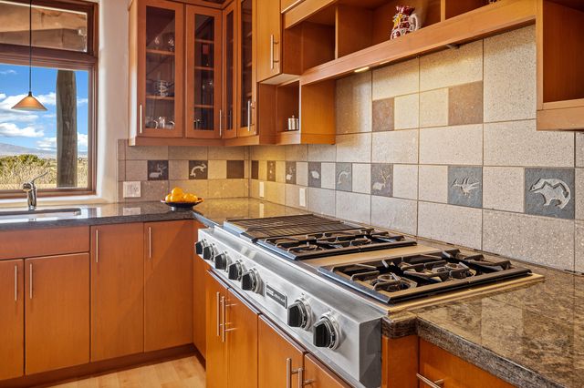 81 W Calle Ventoso, Santa Fe, NM 87506