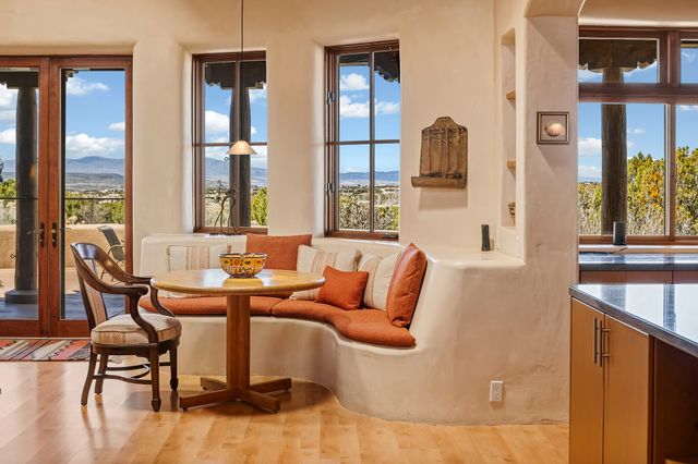 81 W Calle Ventoso, Santa Fe, NM 87506