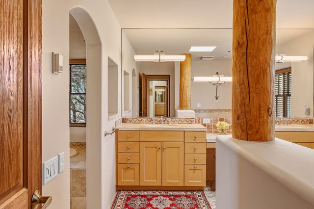 81 W Calle Ventoso, Santa Fe, NM 87506