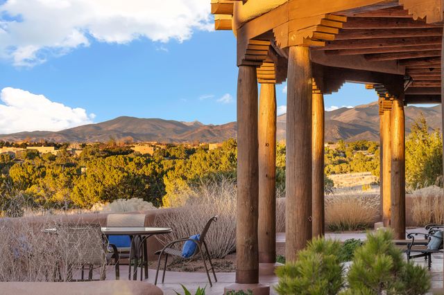 81 W Calle Ventoso, Santa Fe, NM 87506