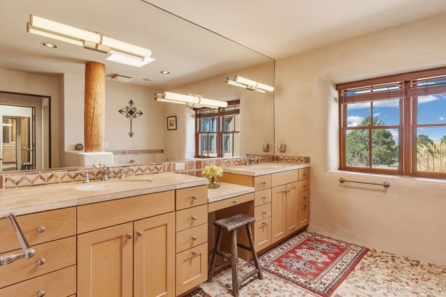 81 W Calle Ventoso, Santa Fe, NM 87506