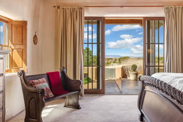 81 W Calle Ventoso, Santa Fe, NM 87506