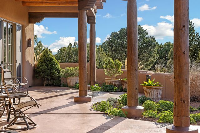 81 W Calle Ventoso, Santa Fe, NM 87506