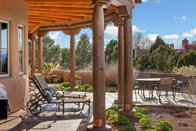 81 W Calle Ventoso, Santa Fe, NM 87506