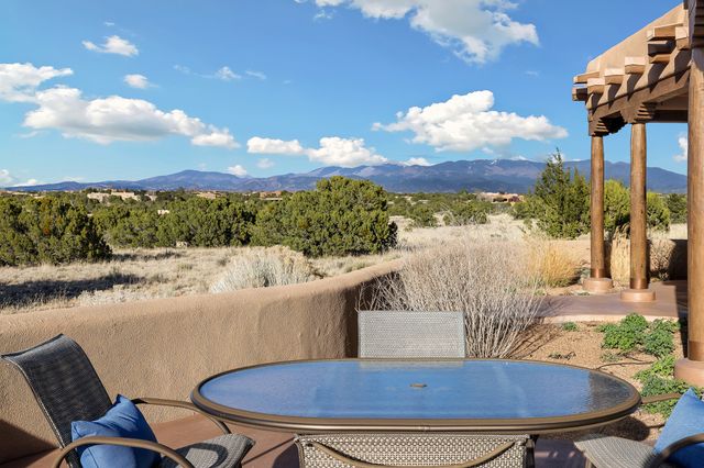 81 W Calle Ventoso, Santa Fe, NM 87506