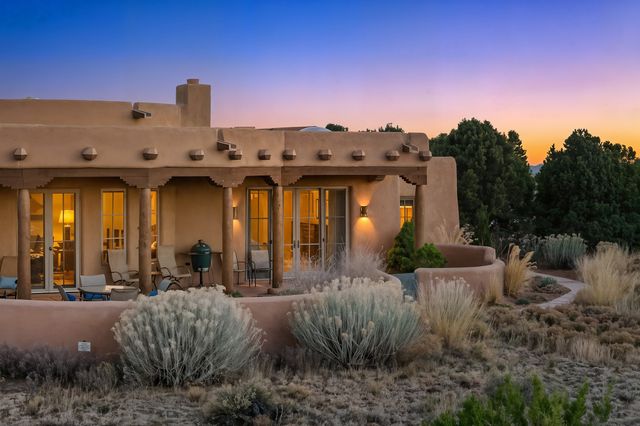 81 W Calle Ventoso, Santa Fe, NM 87506