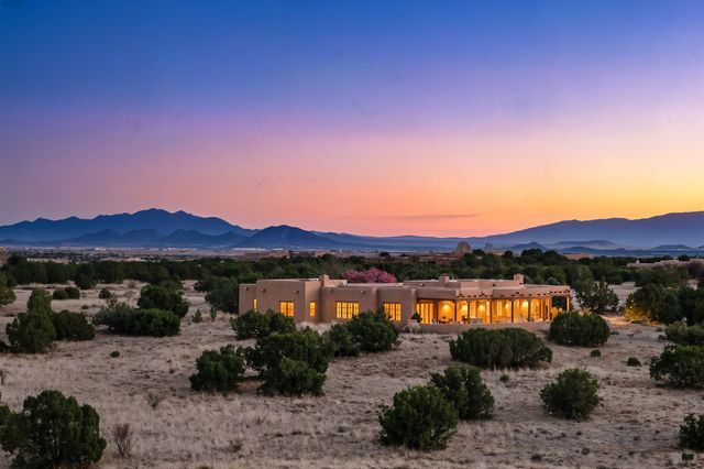 81 W Calle Ventoso, Santa Fe, NM 87506