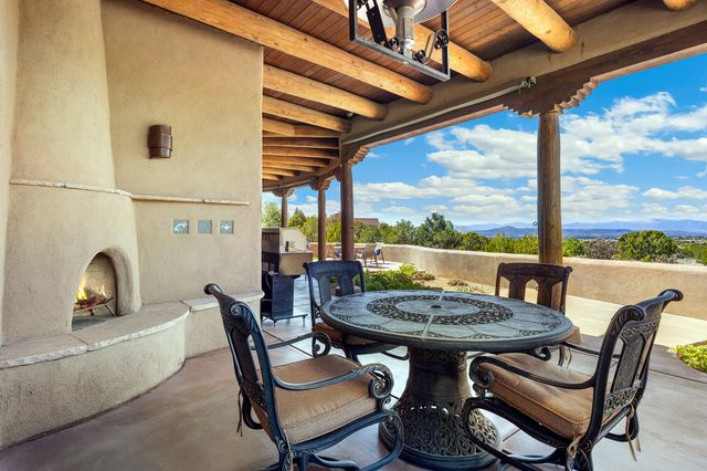 81 W Calle Ventoso, Santa Fe, NM 87506