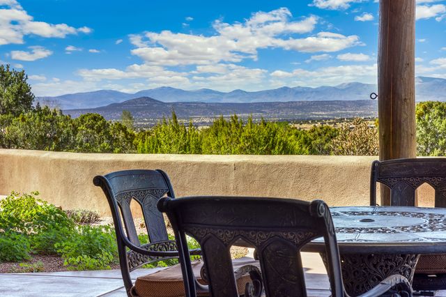 81 W Calle Ventoso, Santa Fe, NM 87506
