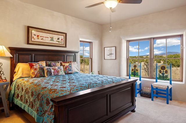 81 W Calle Ventoso, Santa Fe, NM 87506