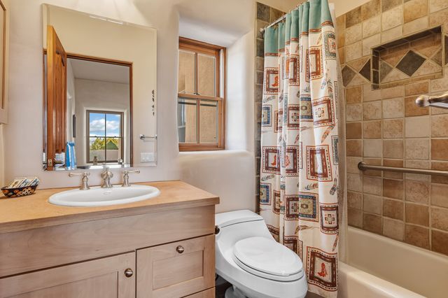81 W Calle Ventoso, Santa Fe, NM 87506