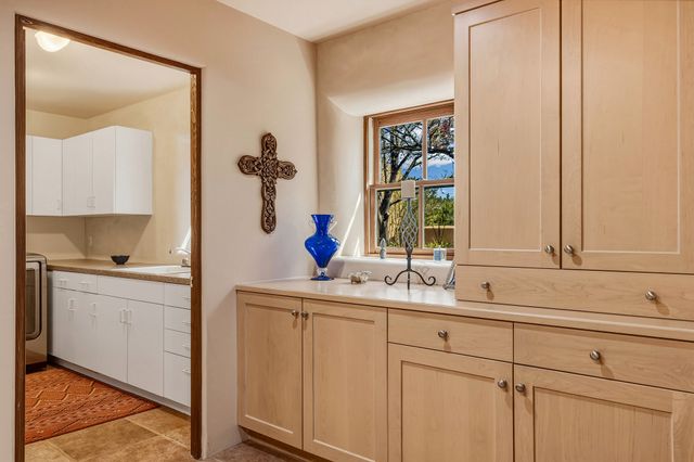 81 W Calle Ventoso, Santa Fe, NM 87506