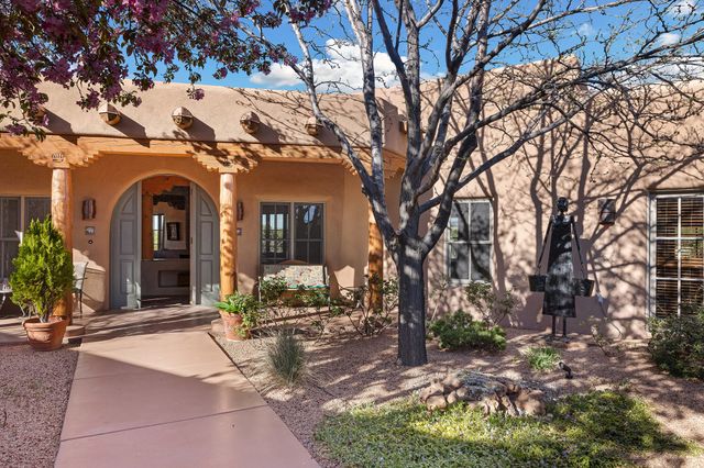 81 W Calle Ventoso, Santa Fe, NM 87506