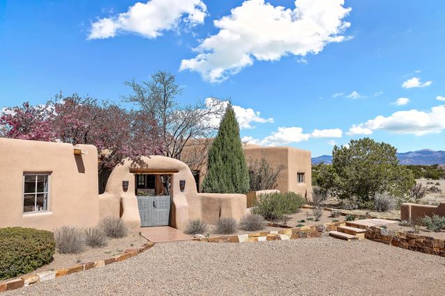 81 W Calle Ventoso, Santa Fe, NM 87506