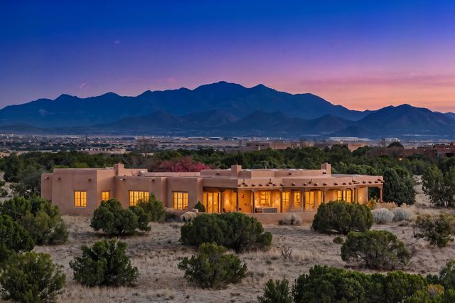 81 W Calle Ventoso, Santa Fe, NM 87506