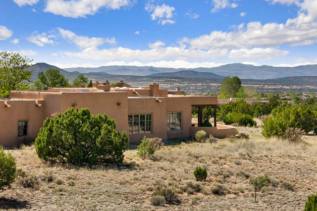 81 W Calle Ventoso, Santa Fe, NM 87506