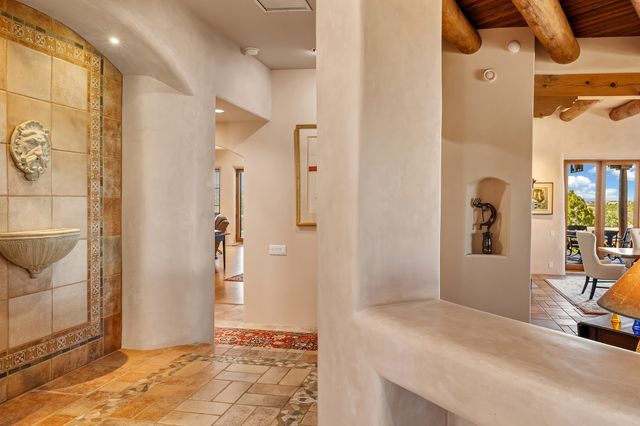 81 W Calle Ventoso, Santa Fe, NM 87506