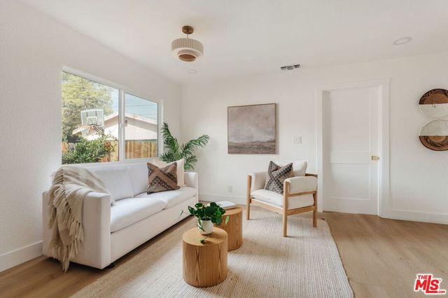 1317 W 48th Street, Los Angeles, CA 90037