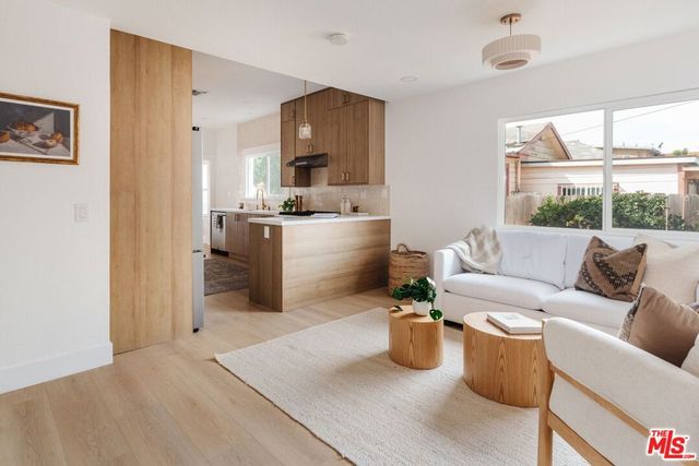 1317 W 48th Street, Los Angeles, CA 90037