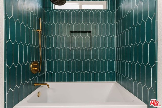 1317 W 48th Street, Los Angeles, CA 90037