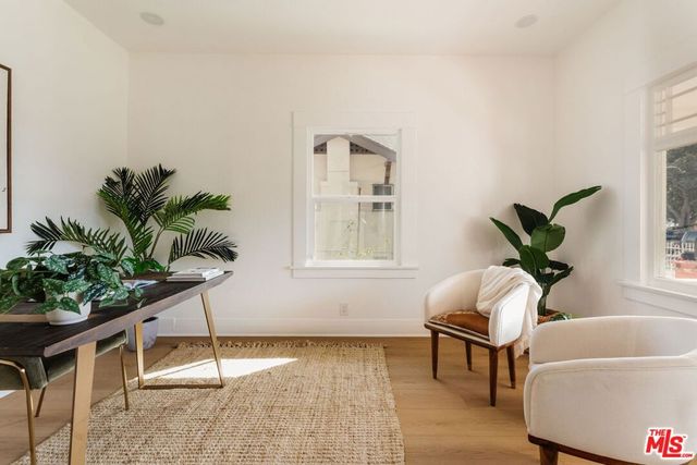 1317 W 48th Street, Los Angeles, CA 90037