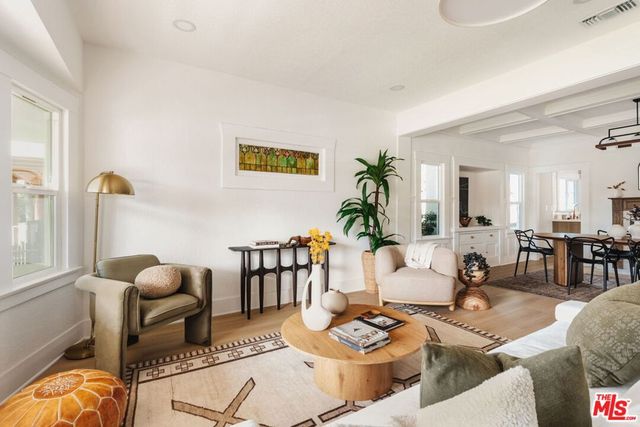 1317 W 48th Street, Los Angeles, CA 90037