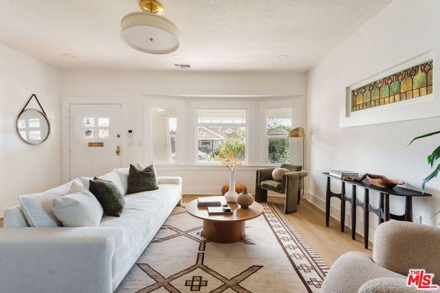 1317 W 48th Street, Los Angeles, CA 90037