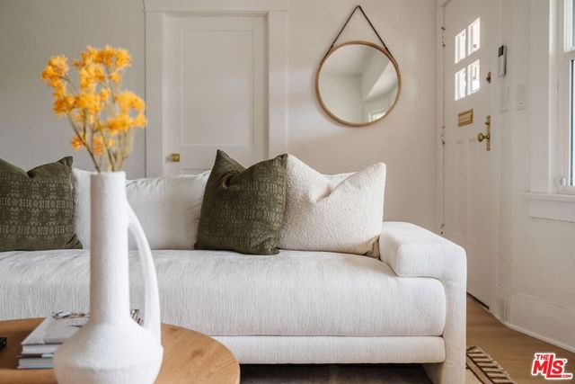 1317 W 48th Street, Los Angeles, CA 90037