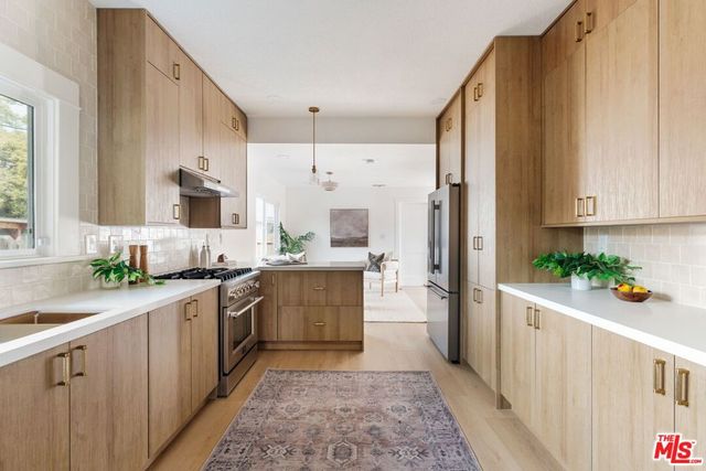 1317 W 48th Street, Los Angeles, CA 90037