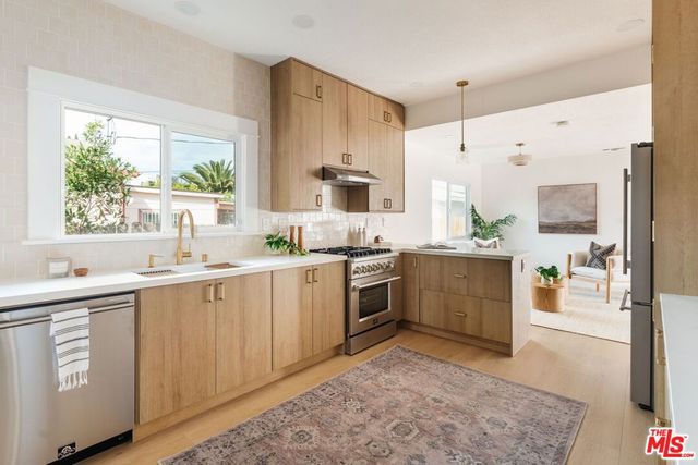 1317 W 48th Street, Los Angeles, CA 90037