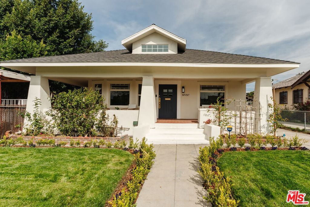 1317 W 48th Street, Los Angeles, CA 90037